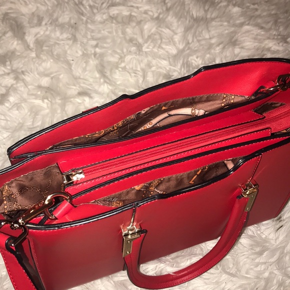 Red satchel - Picture 3 of 4